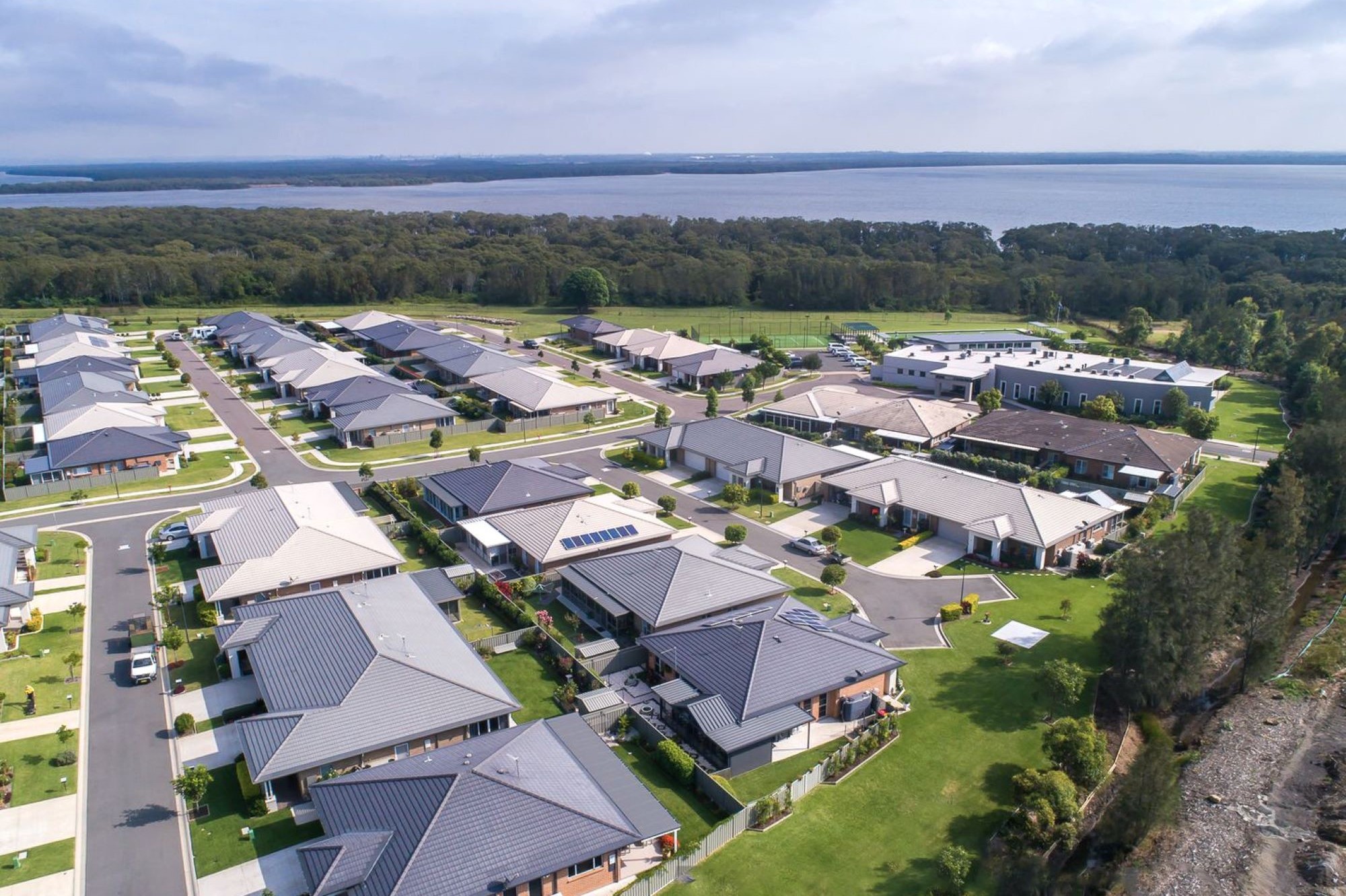 2014217209_15_1_190403_044252-w1600-h1199